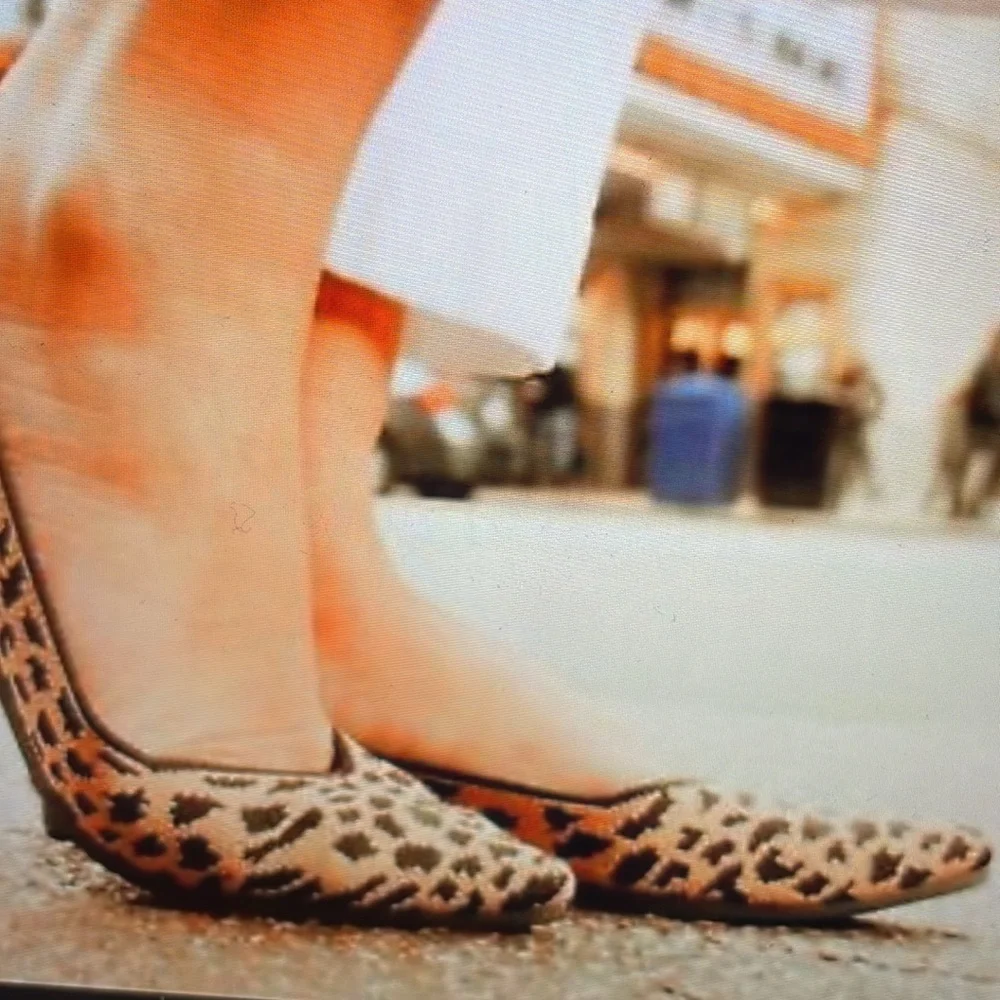 ￼Rothy’s Retired Pointed Leopard Print Slip On Flats Size 9.5